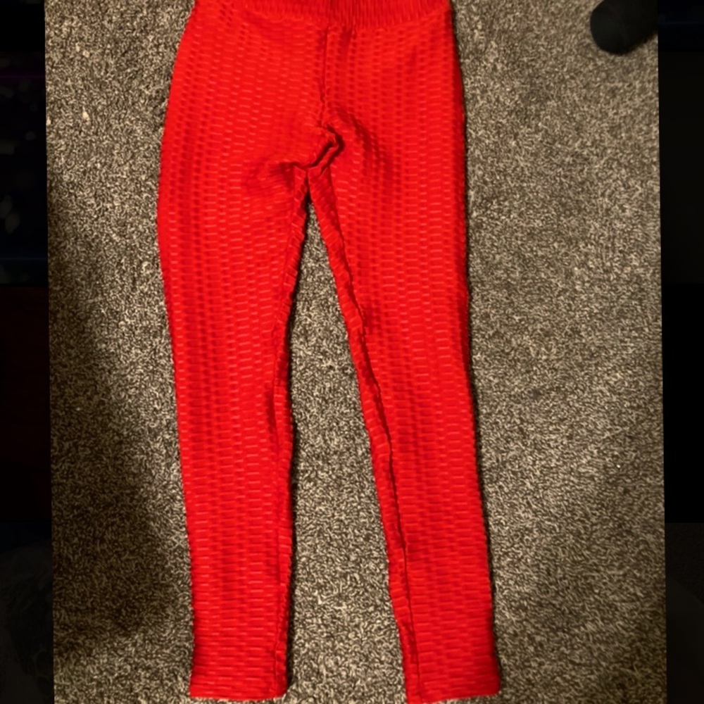 NWOT Tiktok -no cellulite- -butt scrunch- Leggings